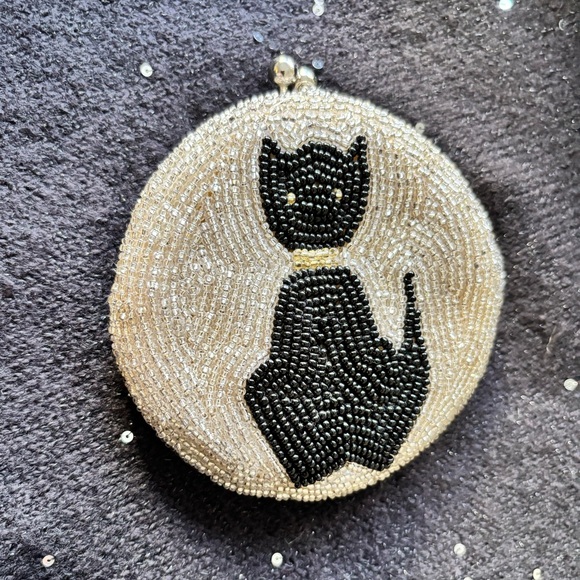 Handbags - VINTAGE teeny BEADED BLACK CAT kisslock coin purse jewelry box BLACK & WHITE
